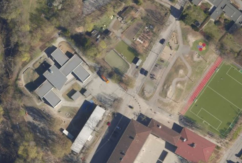 Mokyklos kiemo oro nuotrauka